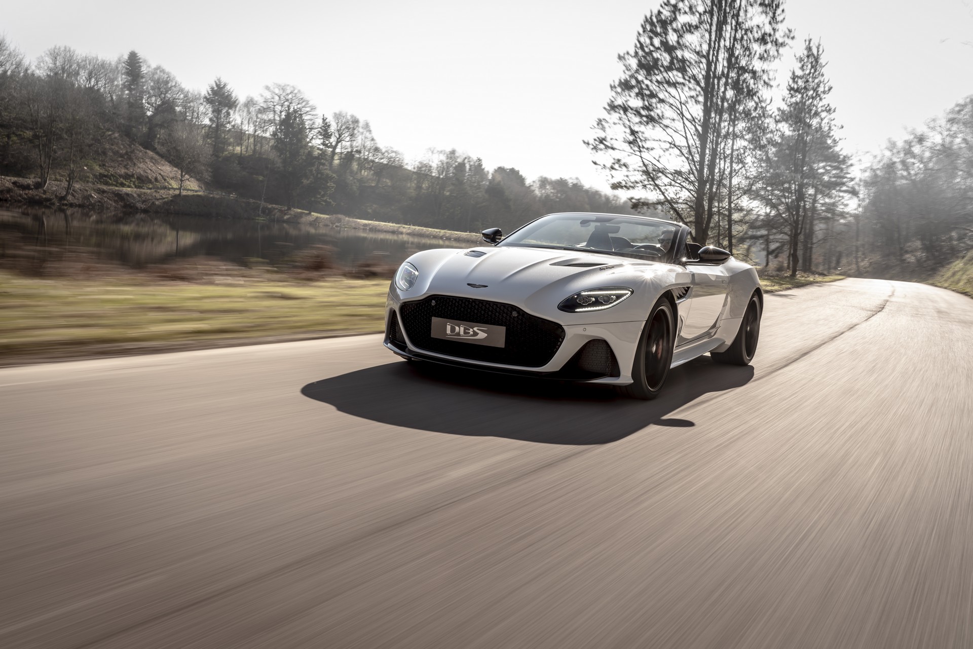 Aston Martin DBS Superleggera Volante รุ่นแรงที่สุดเท่าที่ผลิตมา เคาะราคา 12.2 ล้านบาท