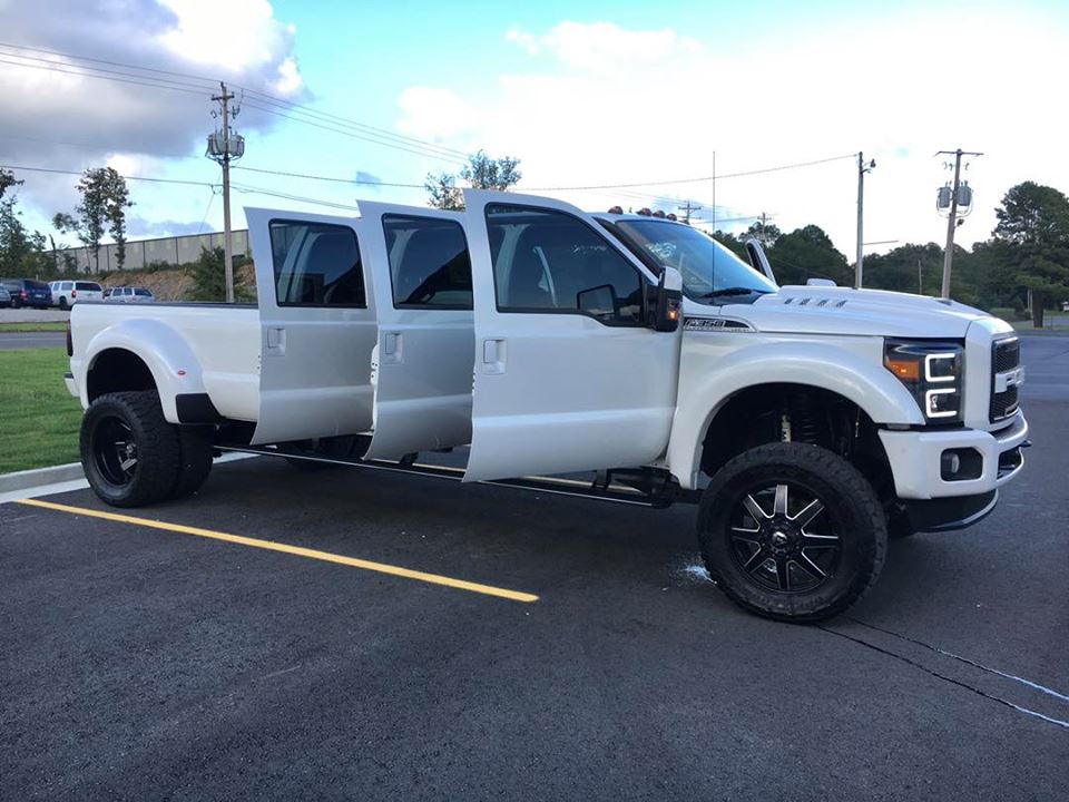 FORD F350 เวอร์ชั่น 6 ประตู ปรับแต่งพิเศษจากนักแต่งอิสระ