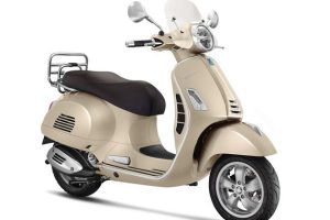 Vespa GTS Touring 300 ABS ราคา 209,900 บาท ตัวถังสีเบจ Beige Eleganza ใหม่