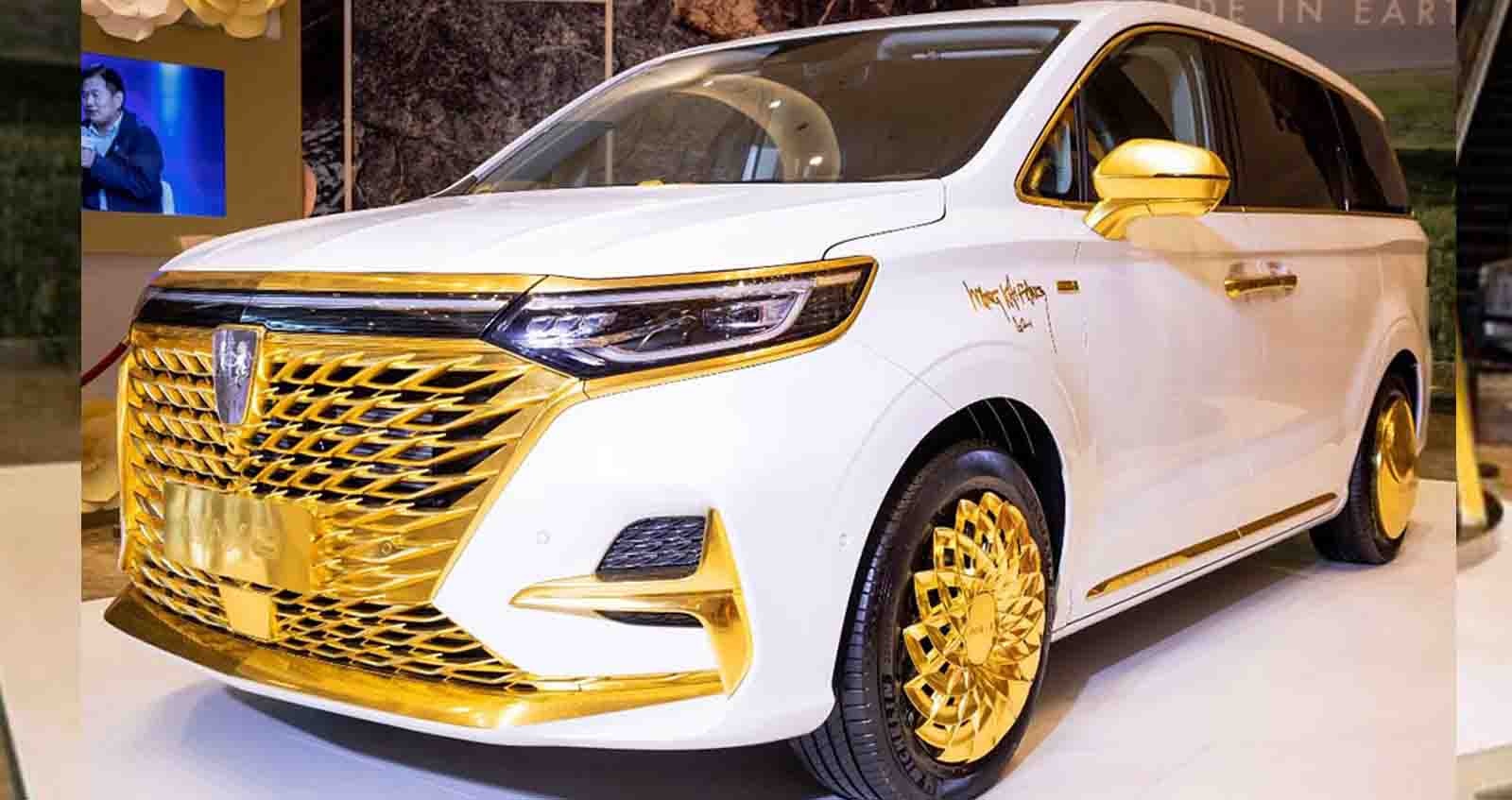 Roewe iMAX8 Platinum Edition MPV หรู สีทองอร่าม