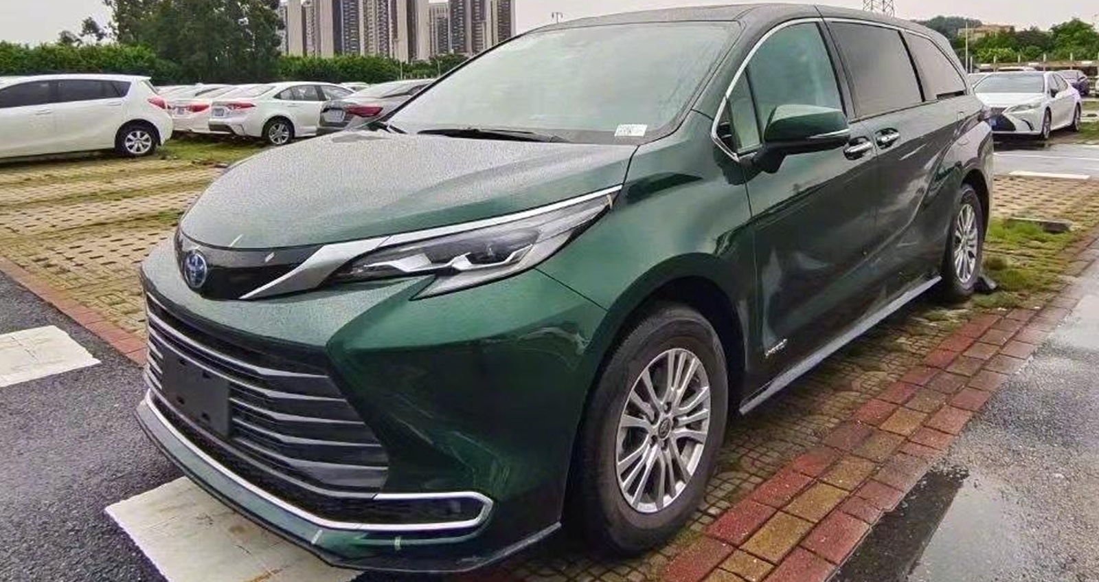 เผยภาพ GAC Toyota Sina SIENNA MPV HYBRID ก่อนเปิดตัวในจีน