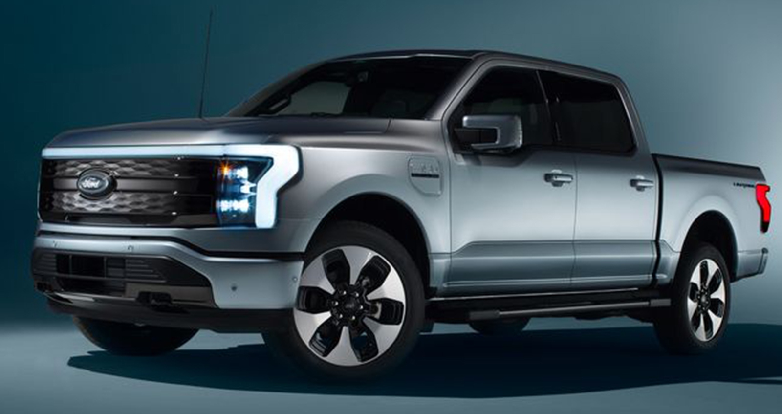 FORD เพิ่มกำลังผลิต 2 เท่า F-150 Lightning กระบะไฟฟ้า จากยอดจอง 120,000 คัน