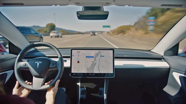 รัฐบาลสหรัฐฯ เตรียมสอบ Autopilot ของ Tesla