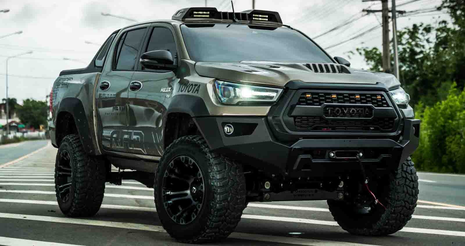 TOYOTA HILUX REVO RAD คู่แข่งสมควรกับ Ranger Raptor สร้างโดยชาวไทย