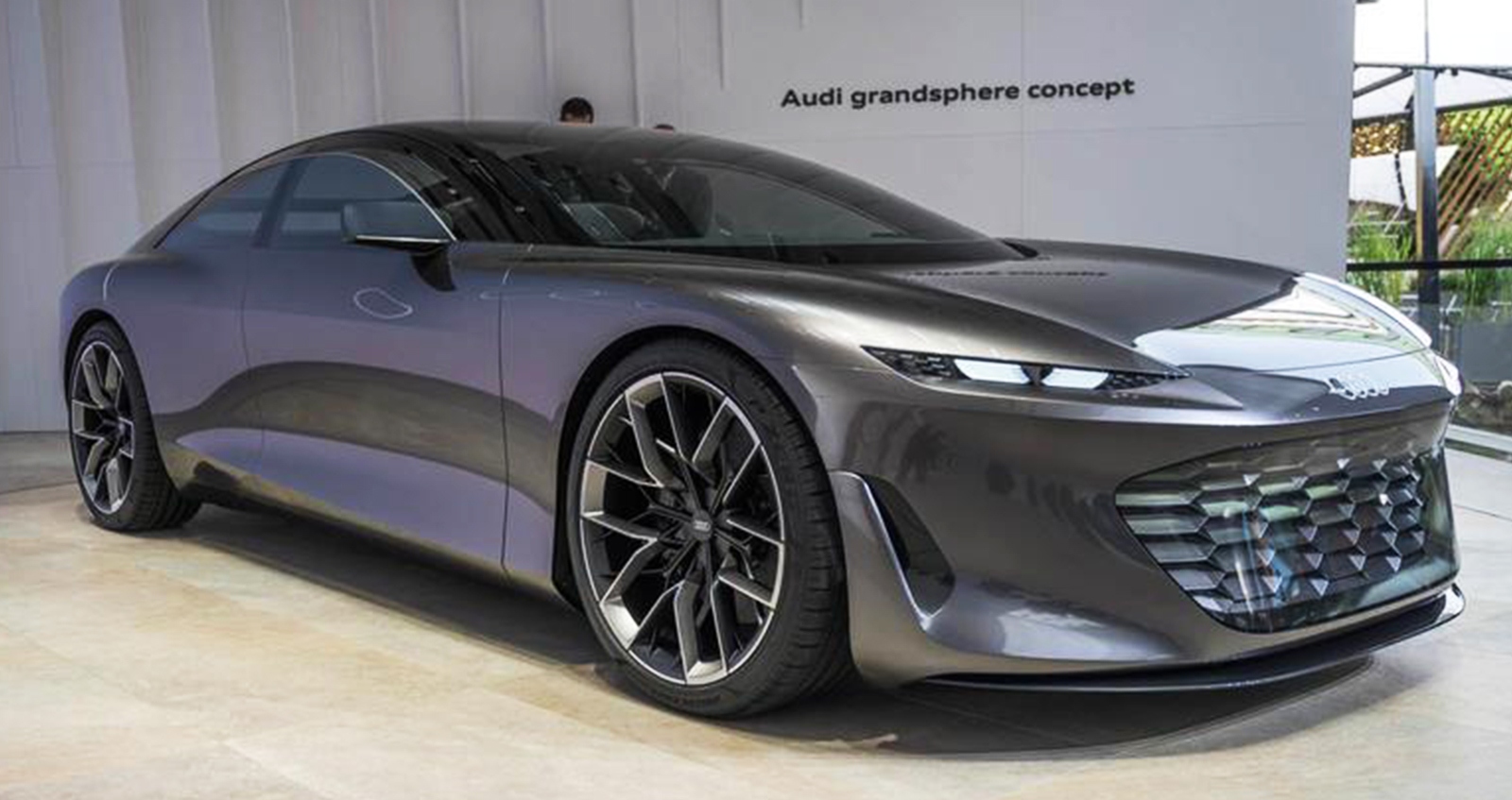 ภาพคันจริง Audi Grandsphere EV ไฟฟ้าต้นแบบ 710 กม./ชาร์จ