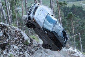 Range Rover Sport SVR เหินเวหาจริง ระหว่างการถ่ายทำ หนัง James Bond