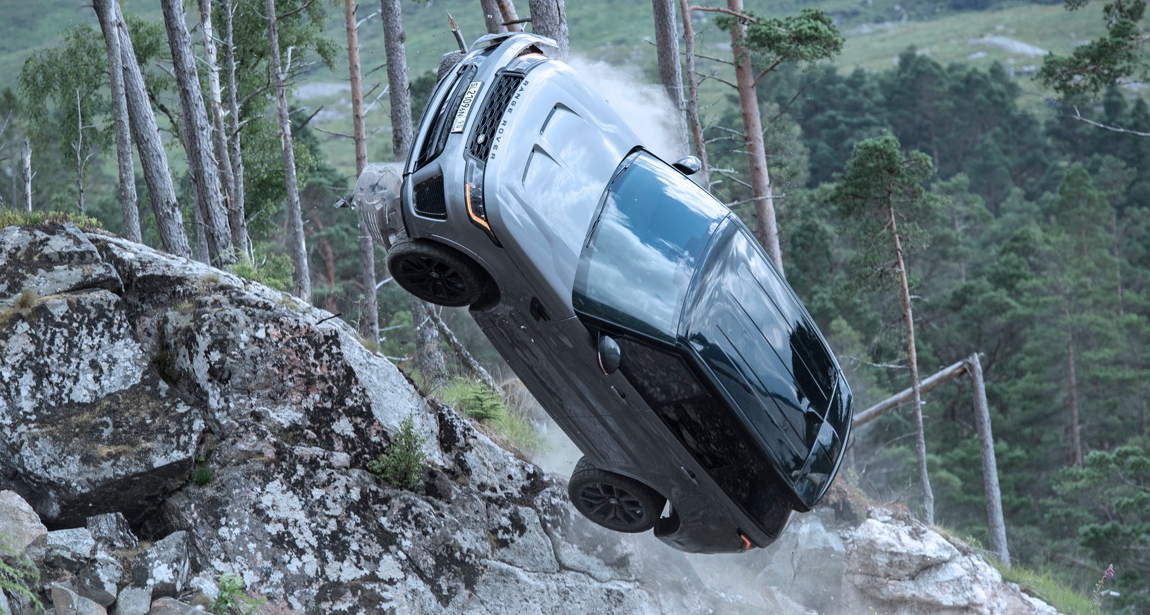 Range Rover Sport SVR เหินเวหาจริง ระหว่างการถ่ายทำ หนัง James Bond