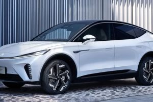 เดือนเดียวส่งมอบ 1,501 คันในจีน Rising R7 EV 642 กม./ชาร์จ ราคา 1.01 - 1.26 ล้านบาท