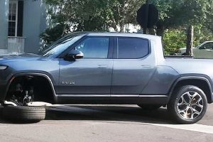 Rivian เรียกคืนกระบะไฟฟ้า 13,000 คัน อาจมีปัญหา ล้อหลุด