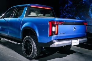 รวมภาพ-ข้อมูล Foxconn Model V กระบะไฟฟ้า 420 กม./ชาร์จ ขนาดใกล้ๆ HILUX REVO