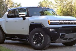 GMC Hummer EV เรียกคืนเนื่องจากปัญหาแบตเตอรี่ ปิดไม่สนิท