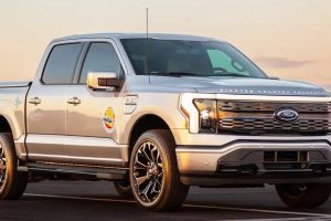 ประมูลสูงถึง 9 ล้านบาทในสหรัฐฯ Ford F-150 Lightning Fighter Edition รุ่นพิเศษ