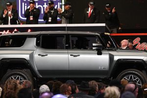 เปิดประมูลราคากว่า 16.3 ล้านบาท GMC HUMMER EV Edition 1 ไฟฟ้า 830 แรงม้า 480 กม./ชาร์จ EPA ในสหรัฐฯ