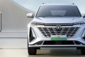 Changan CS75 PLUS iDD ปลั๊กอินไฮบริด วิ่งไฟฟ้า 150 กม. คู่แข่ง BYD Song PLUS DM-i ในจีน