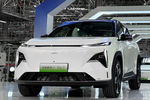 ออกจากสายการผลิต Geely Galaxy L7 ปลั๊กอินไฮบริด 1.5T ในจีน วิ่งได้ 1,370 กม./ถังน้ำมัน