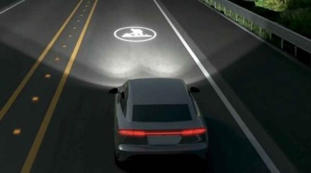 Hyundai สร้างระบบไฟหน้า แบบฉายป้ายจราจร เพื่อความปลอดภัยมากขึ้น