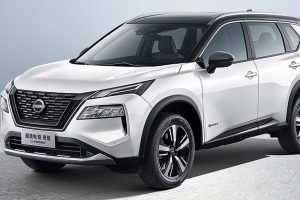 ประหยัดน้ำมัน 18.4 กม./ลิตร Nissan X-Trail 1.5T e-POWER e-4orce ราคาในจีน 925,000 บาท