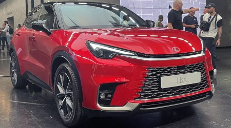 ภาพคันจริง LEXUS LBX SUV 1.5 HEV 136 แรงม้า บนแพลตฟอร์ม GA-B เวอร์ชั่นดัดแปลง