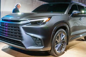 ภาพคันจริง Lexus TX 2024 SUV 3 แถว ปลั๊กอินไฮบริด วิ่งไฟฟ้า 53 กม. EPA