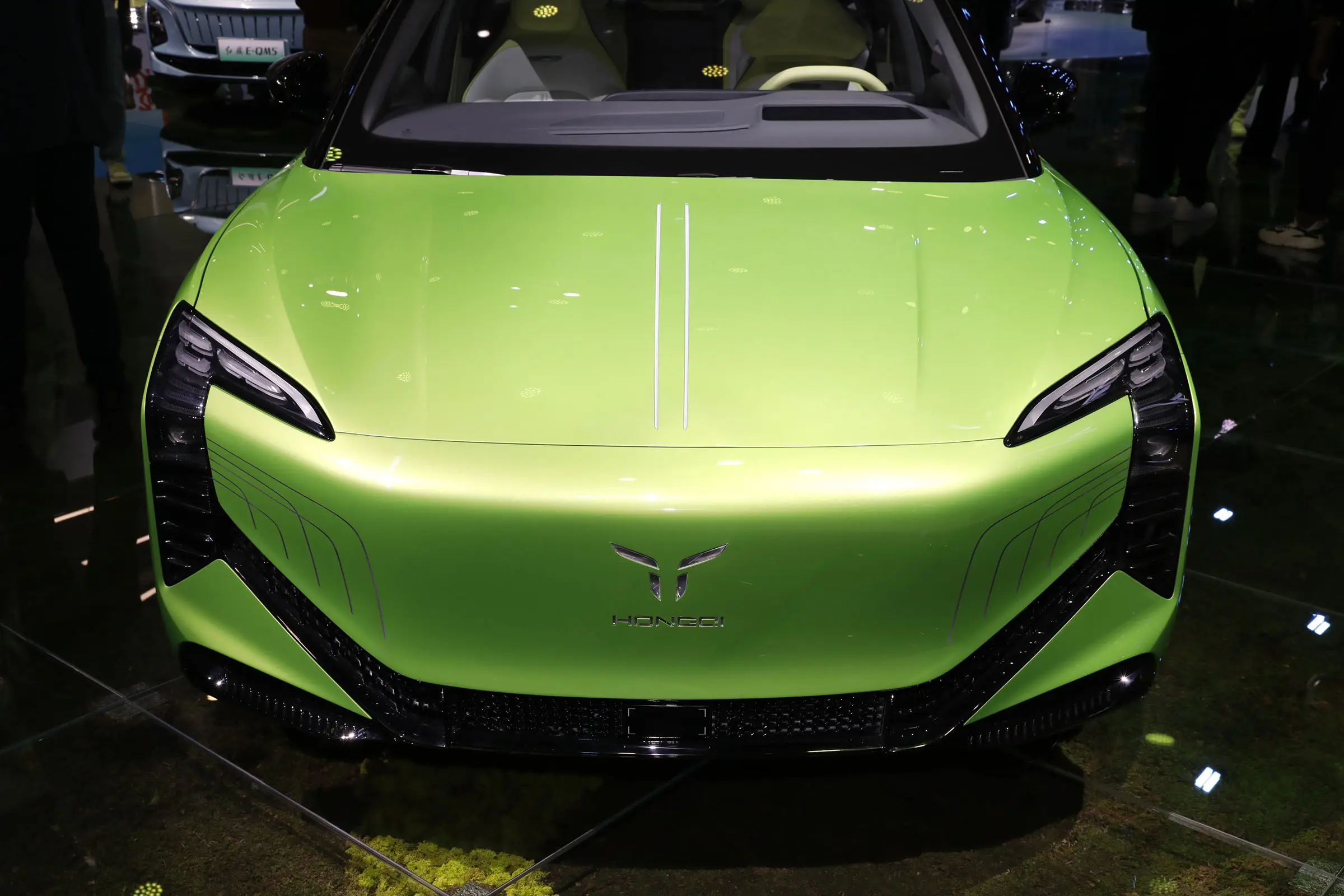 วิ่งได้กว่า 800 กม./ชาร์จ Hongqi EH7 ซีดานไฟฟ้า คู่แข่ง BYD HAN ก่อนขาย