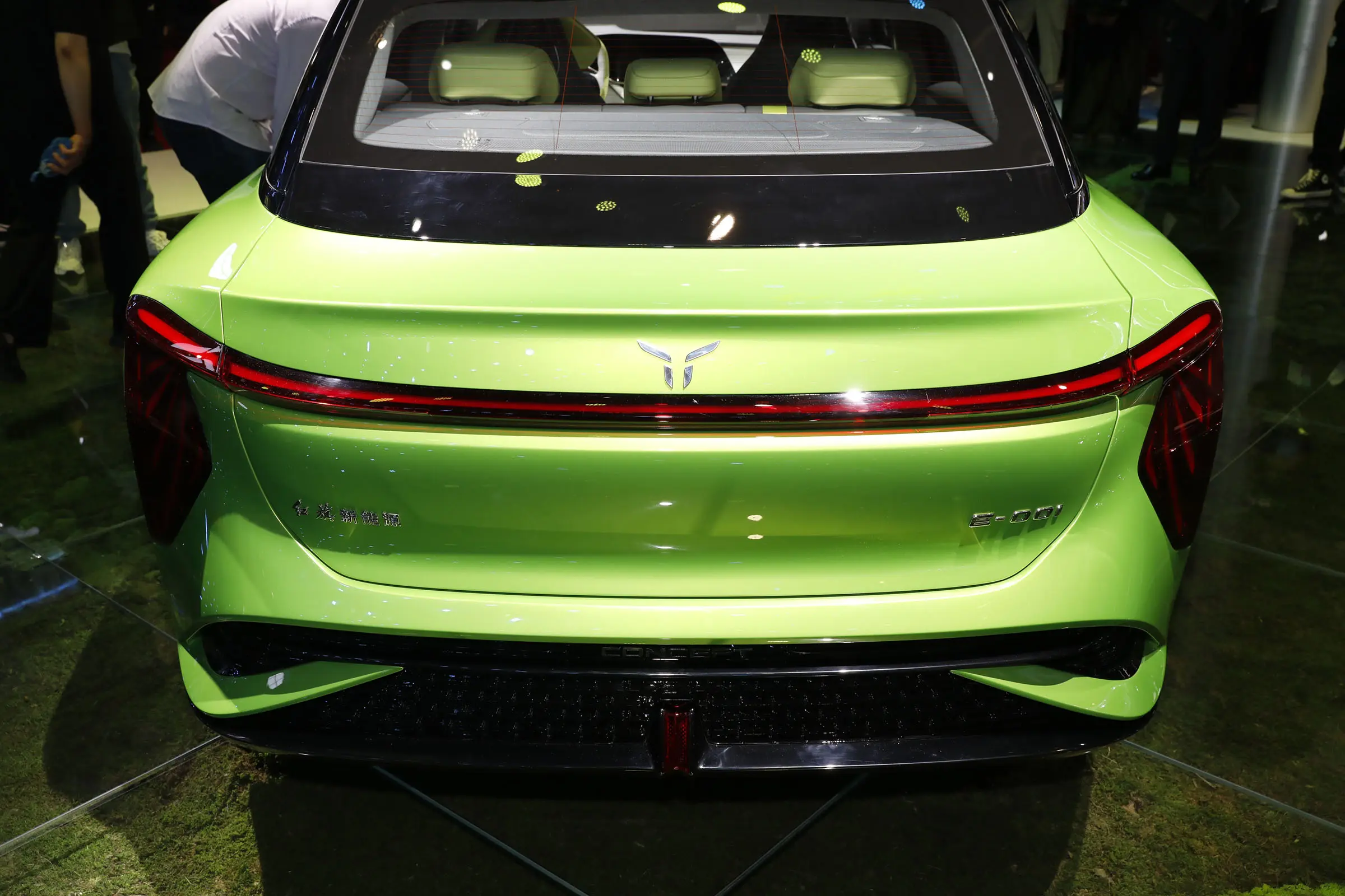 วิ่งได้กว่า 800 กม./ชาร์จ Hongqi EH7 ซีดานไฟฟ้า คู่แข่ง BYD HAN ก่อนขาย