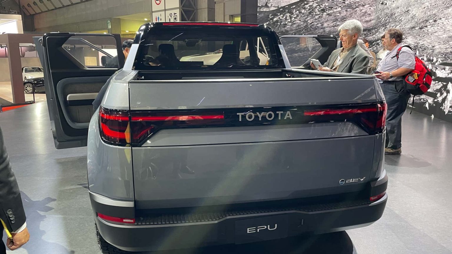 TOYOTA จะเปิดตัวกระบะรุ่นรองจาก HILUX พร้อมปลั๊กอินไฮบริด ภายในปี 2027