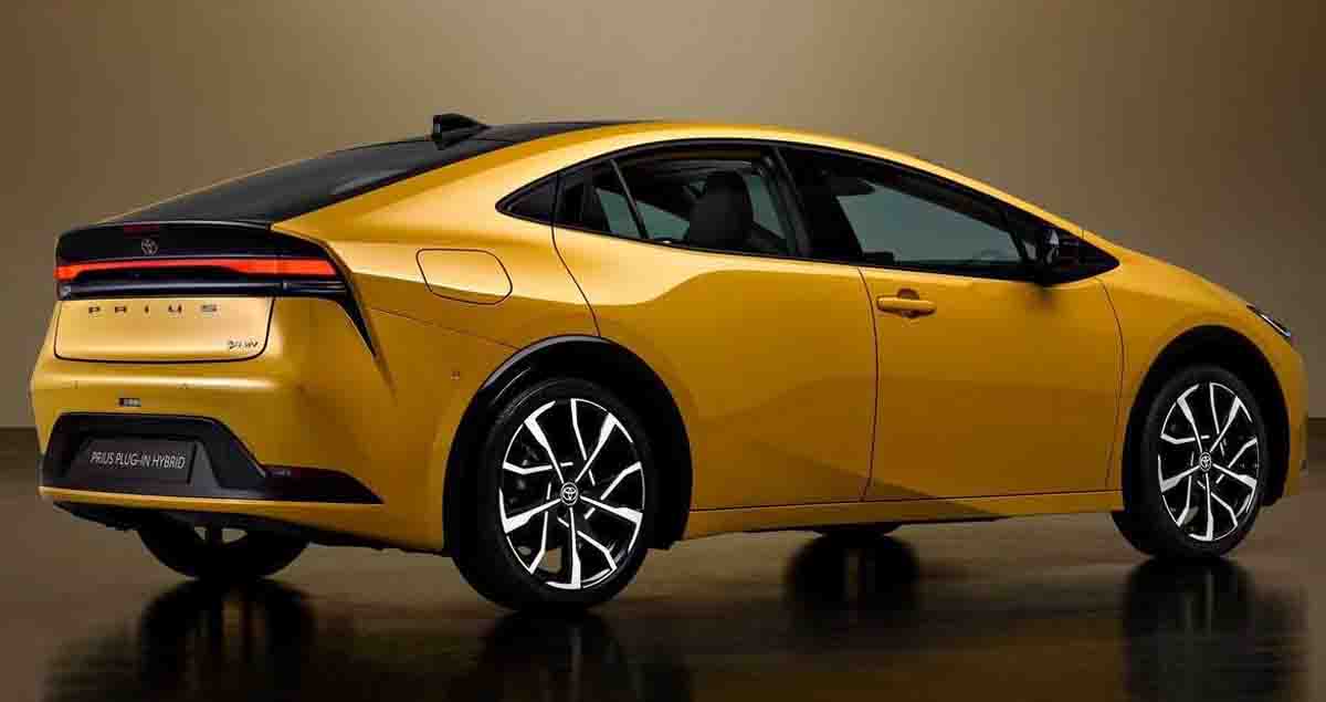 TOYOTA PRIUS ได้รางวัลรถยนต์แห่งปี 2024 ในสหรัฐฯ โดย MotorTrend