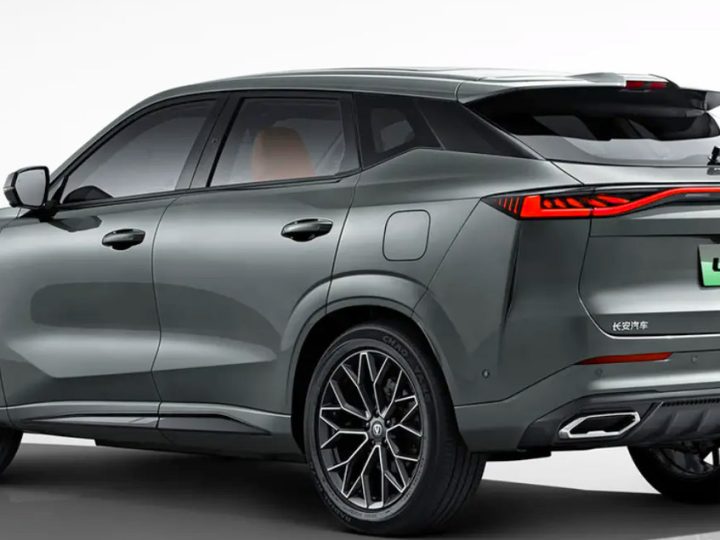 ราคาพิเศษในจีน 509,000 บาท Changan UNI-Z ปลั๊กอินไฮบริด วิ่งไฟฟ้า 125 กม.