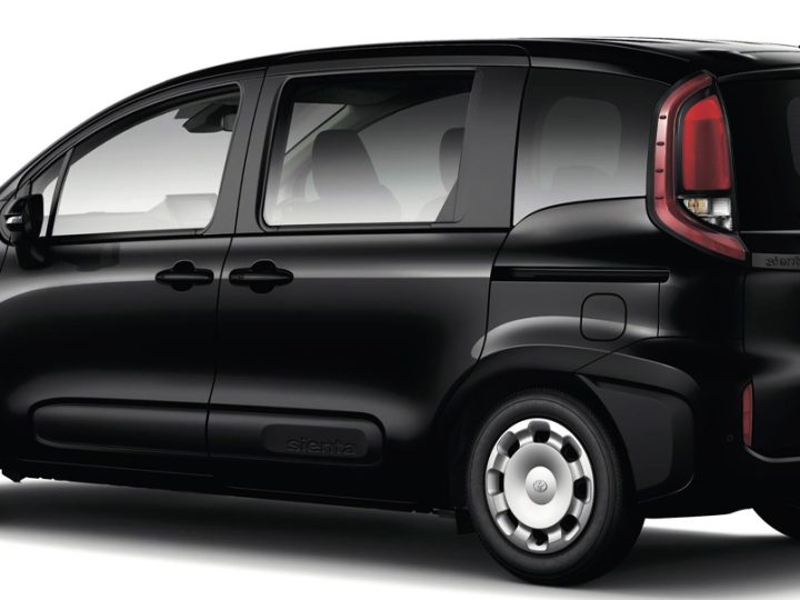 MINI VAN ประหยัดน้ำมันสูงสุด 28.8 กม./ลิตร TOYOTA Sienta ในญี่ปุ่น