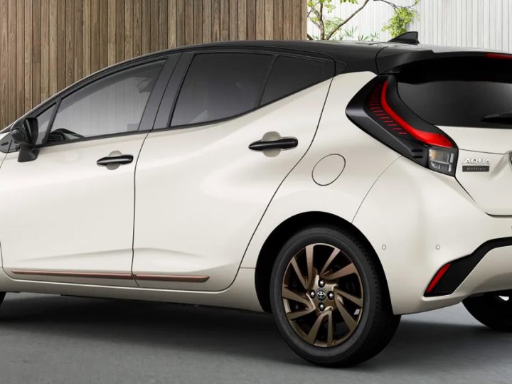 33.6 กม./ลิตร TOYOTA AQUA Raffine 1.5L HYBRID  ราคา 613,000 บาทในญี่ปุ่น