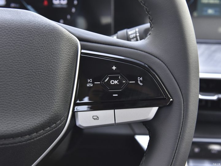 ลดราคา 160,000 บาทในจีน Changan Eado PLUS เหลือ 325,000 บาท 1.4T 156 ...
