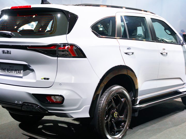 ภาพคันจริง ภายนอก – ภายในห้องโดยสาร ISUZU MU-X รุ่นท๊อป RS 1.65 – 1.75 ล้านบาท
