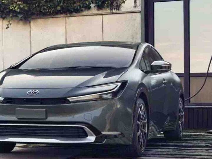 TOYOTA PRIUS Plug-in Hybrid ราคาในสหรัฐฯ 1.10 ล้านบาท วิ่งไฟฟ้า 70 กม.EPA