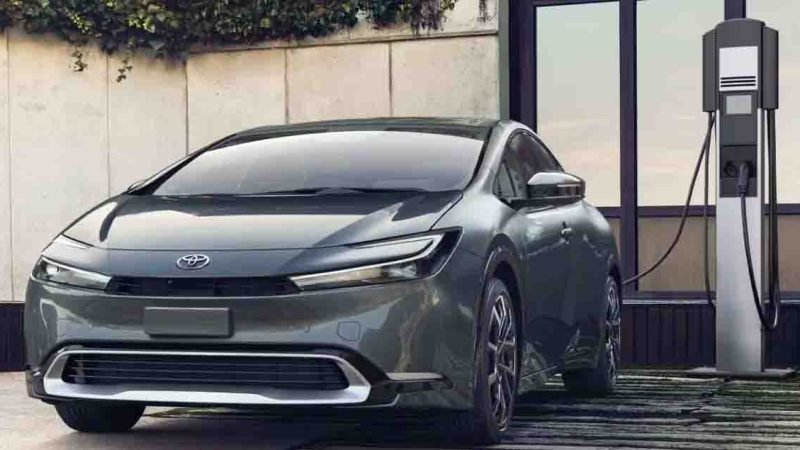TOYOTA PRIUS Plug-in Hybrid ราคาในสหรัฐฯ 1.10 ล้านบาท วิ่งไฟฟ้า 70 กม.EPA