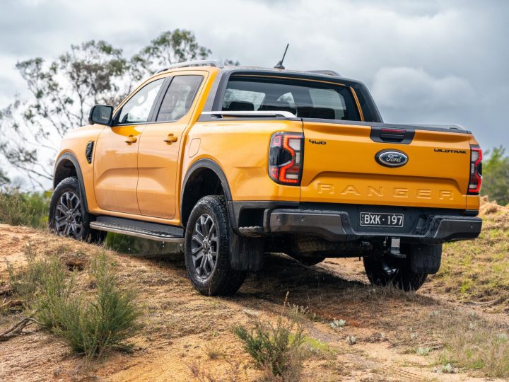 FORD RANGER Wildtrak ดีเซลเทอร์โบ 3.0 ลิตร V6 ให้กำลัง 250 แรงม้า ราคา 1,534,000 บาท