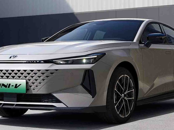 ลดราคาเหลือ 365,000 บาทในจีน Changan UNI-V ไมเนอร์เช้นจ์ 1.5T 185 แรงม้า