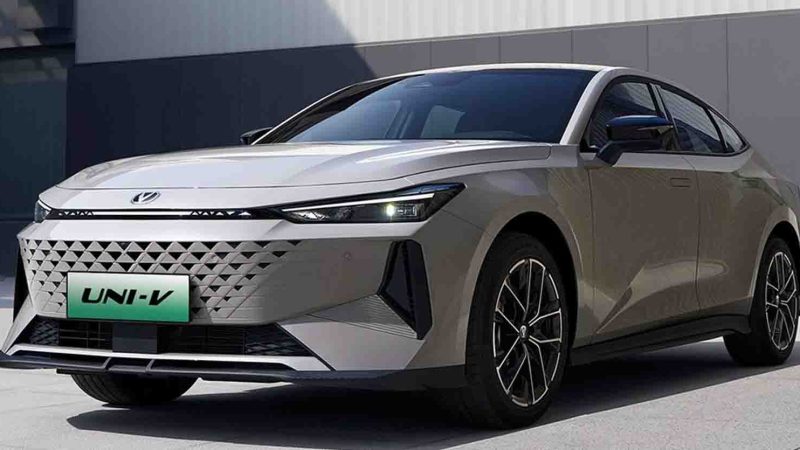 ลดราคาเหลือ 365,000 บาทในจีน Changan UNI-V ไมเนอร์เช้นจ์ 1.5T 185 แรงม้า