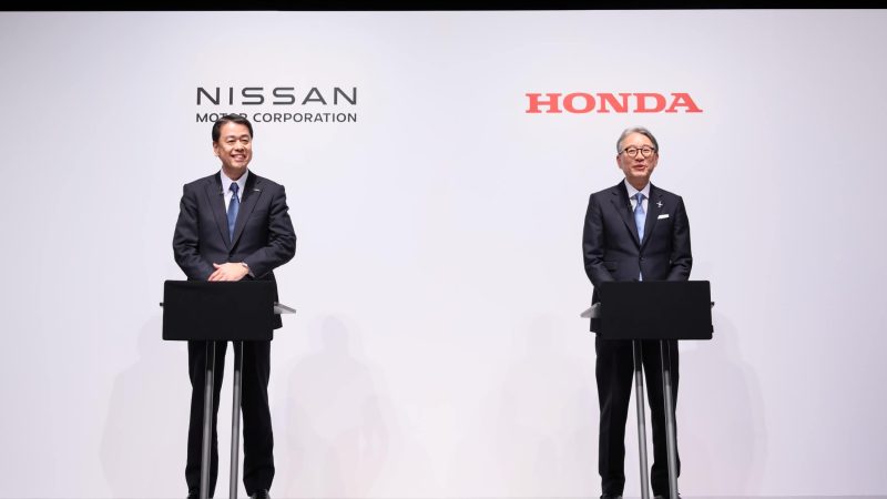 HONDA และ NISSAN กำลังควบรวมกิจการเพื่อแข่งขันกับรถยนต์ไฟฟ้าจีน รวมถึง TESLA