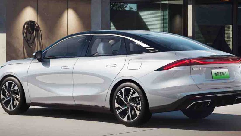 ราคาพิเศษในจีน 373,000 – 499,000 บาท Geely Galaxy L6 EM-i ปลั๊กอินไฮบริด ครอบคลุม 2,000 กม./ถังน้ำมัน