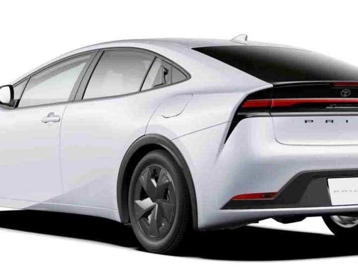 32.6 กม./ลิตร ในญี่ปุ่น TOYOTA PRIUS Parallel Hybrid 1.8 ลิตร ไฮบริด 2WD ราคาเริ่ม 641,000 บาท