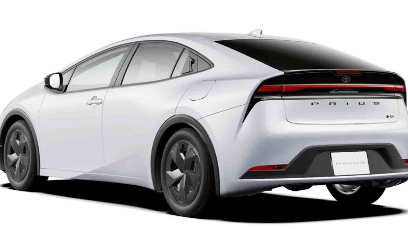 32.6 กม./ลิตร ในญี่ปุ่น TOYOTA PRIUS Parallel Hybrid 1.8 ลิตร ไฮบริด 2WD ราคาเริ่ม 641,000 บาท