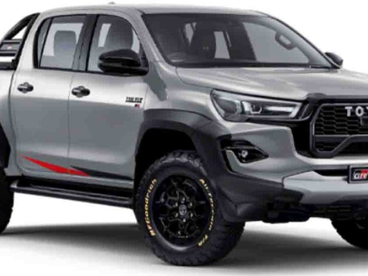 TOYOTA HILUX GR-S 2.8 GD-8 4X4 6AT พร้อมสีเงิน Chromium Silver ราคา R999,000 แอฟริกาใต้ หรือประมาณ 1.83 ล้านบาท