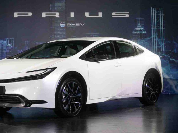 TOYOTA PRIUS PHEV G 2.0L วิ่งไฟฟ้า 83 กม. WLTC ราคา 1.07 ล้านบาทในญี่ปุ่น