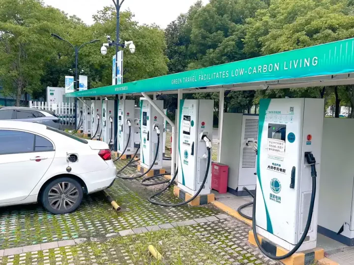 จีนสั่งลุย! รถราชการใหม่ต้องเป็น “รถไฟฟ้า” ผลิตโดยจีนเท่านั้น ห้ามเปลี่ยนรถเพราะเลื่อนตำแหน่ง