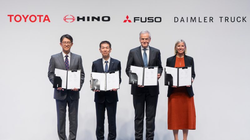 Daimler Truck และ Toyota Motor บรรลุข้อตกลงรวมกิจการ Mitsubishi Fuso และ Hino