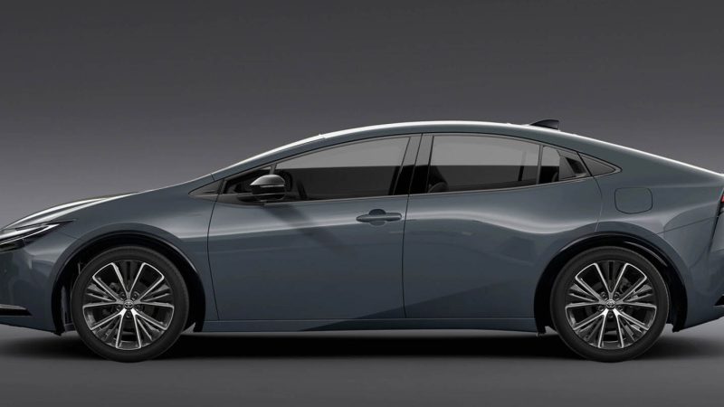 10 รถยนต์ประหยัดน้ำมันมากสุดแห่งปี 2025 ในสหรัฐฯ TOYOTA PRIUS อันดับ 1 : 24.23 กม./ลิตร EPA