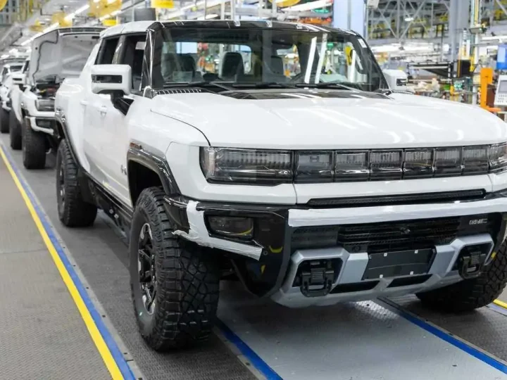 GM หยุดผลิตชั่วคราว Hummer EV และ Escalade IQ ปรับตามความต้องการตลาด