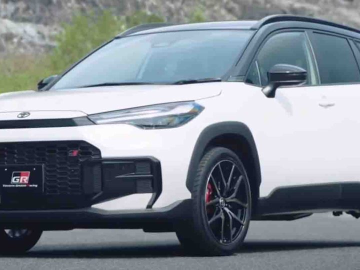 ภาพคันจริง! TOYOTA COROLLA CROSS GR SPORT 2025 2.0 ไฮบริด 198 แรงม้า E-FOUR ราคาญี่ปุ่น 857,000 บาท