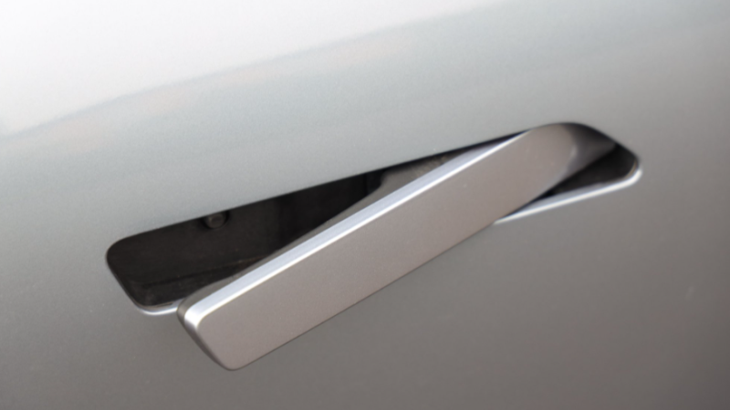 จีนตั้งข้อกำหนด มือจับประตูรถต้อง ดึง/กด/ยก โดยมนุษย์ ไม่อาศัยไฟฟ้าเป็นหลัก