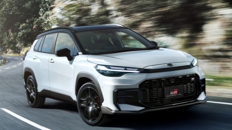 TOYOTA COROLLA CROSS GR SPORT ไมเนอร์เช้นจ์ ในออสเตรเลียราคา 1,073,000 บาท เบนซินไฮบริด 2.0 ลิตร 4WD ประหยัด 23.3 กม./ลิตร WLTC